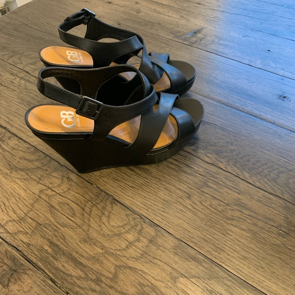 Gianni Bini black size 8 wedge